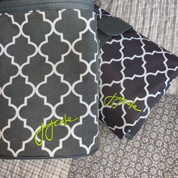JJ Cole Baby Bundle Changing Pad & Bottle Cooler - Picture 3 of 9